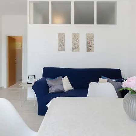 K & N - One Bedroom A2 Apartament